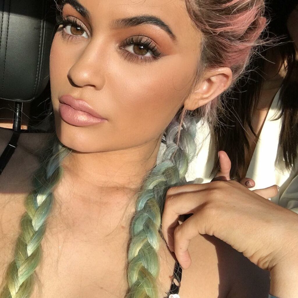 Metallic matte HEIR on the lips @kyliecosmetics...
