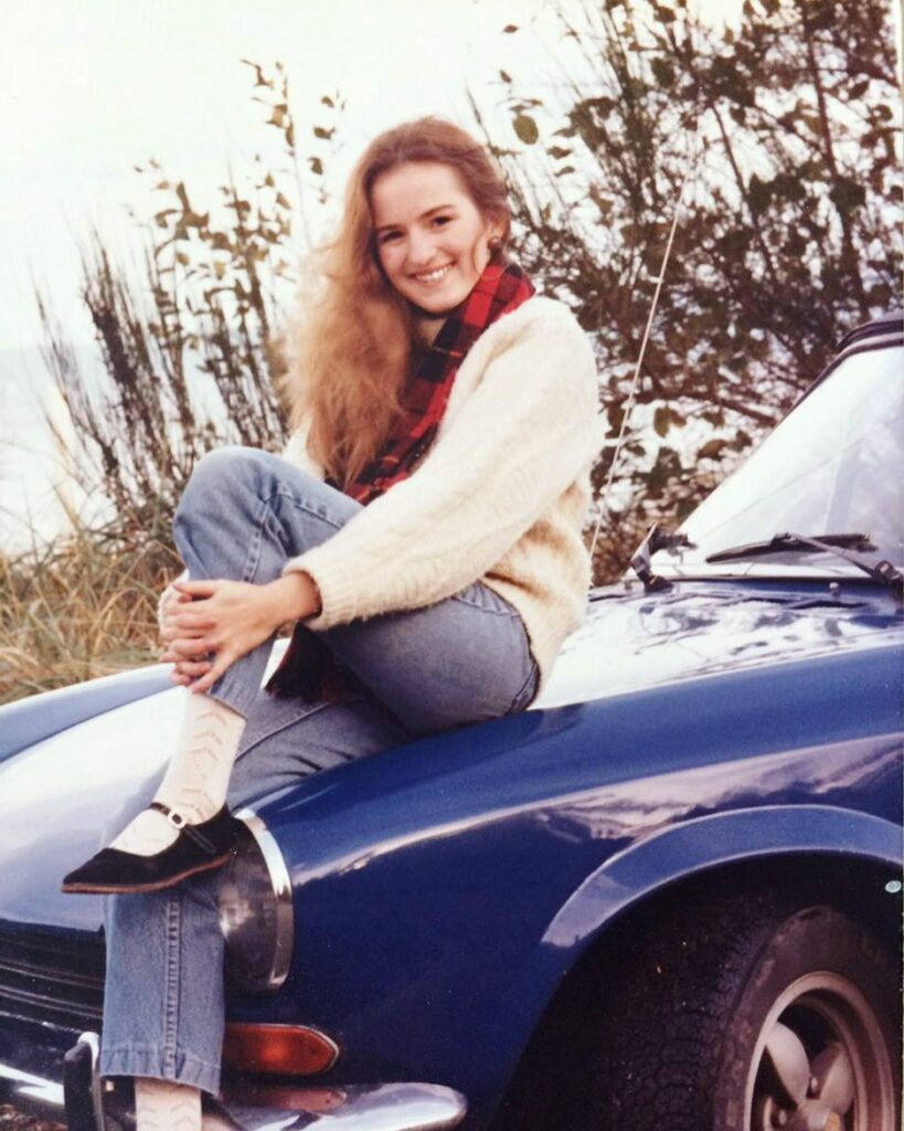 my mother??? At 17??? This was her senior photo???? like its a joke how cute my ...