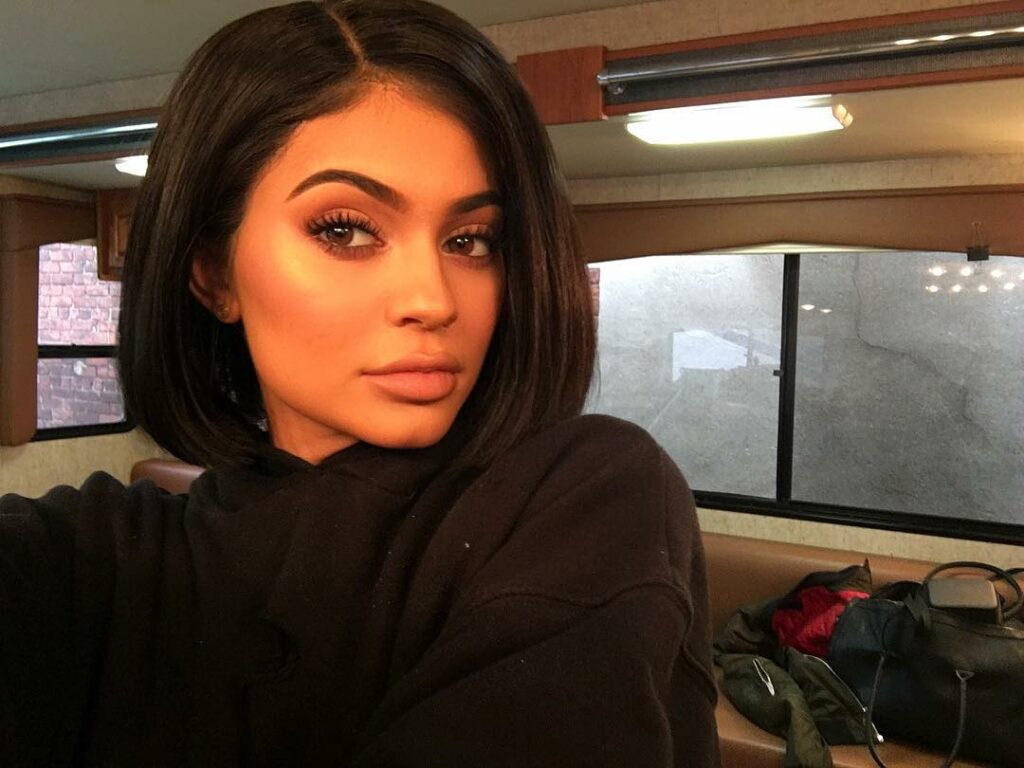 @makeupbyariel...