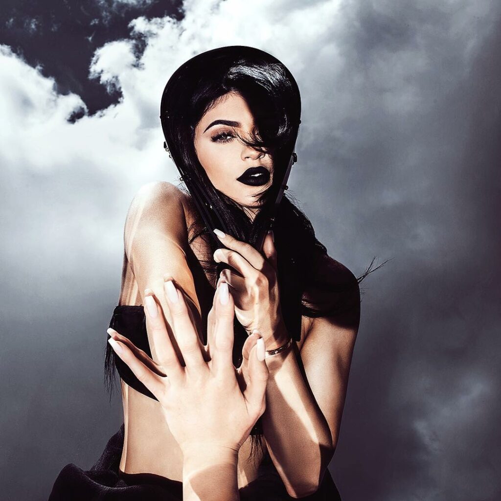 @sashasamsonova #DeadOfKnight @kyliecosmetics #friday...