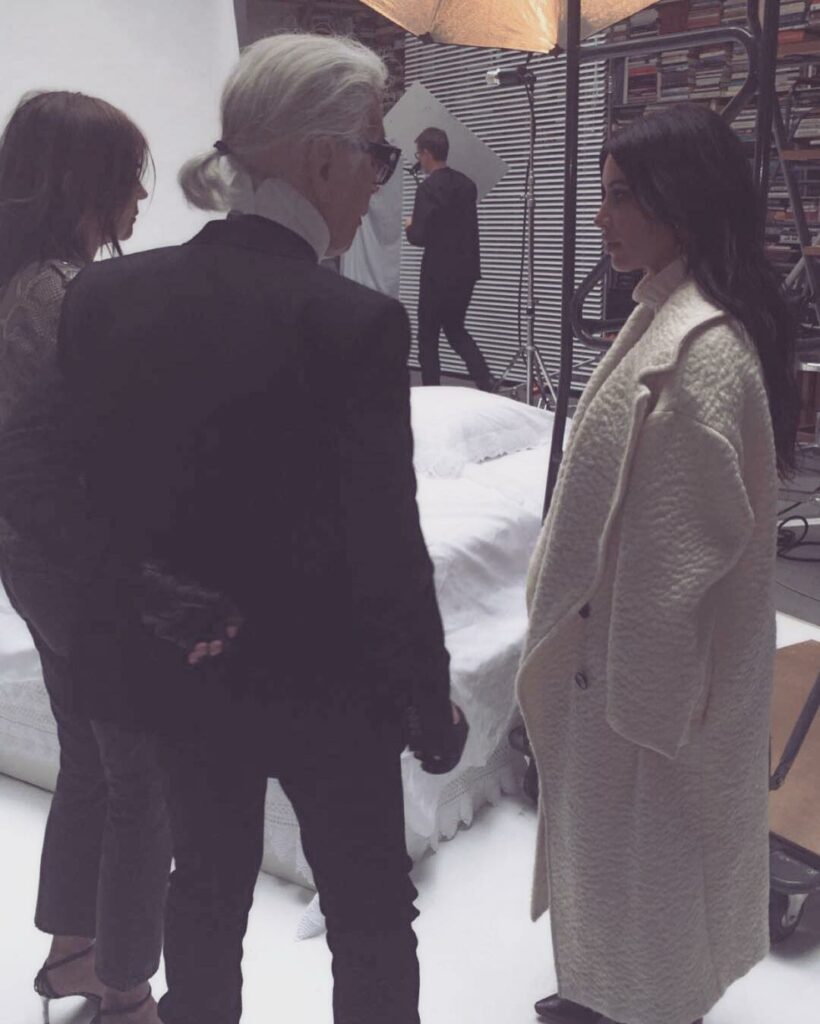 It's a wrap @karllagerfeld @carineroitfeld #BazaarIcons...