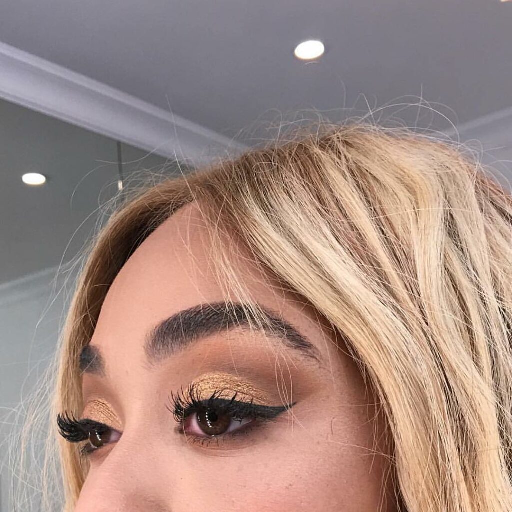 BLACK KYLINER & copper CRÈME shadow available now. Link in bio ...