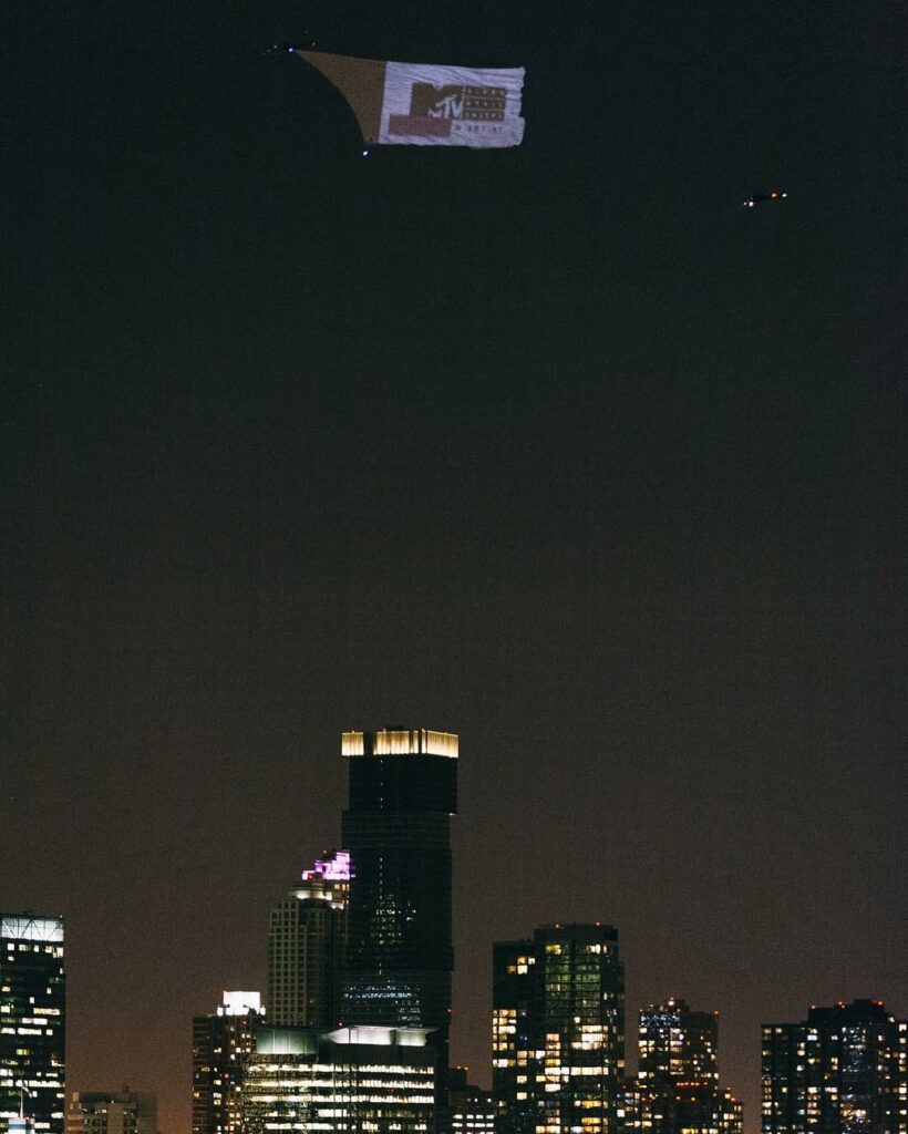 #VMAs performance announced over the Hudson River  thank you @mtv ♡
@photokohli...
