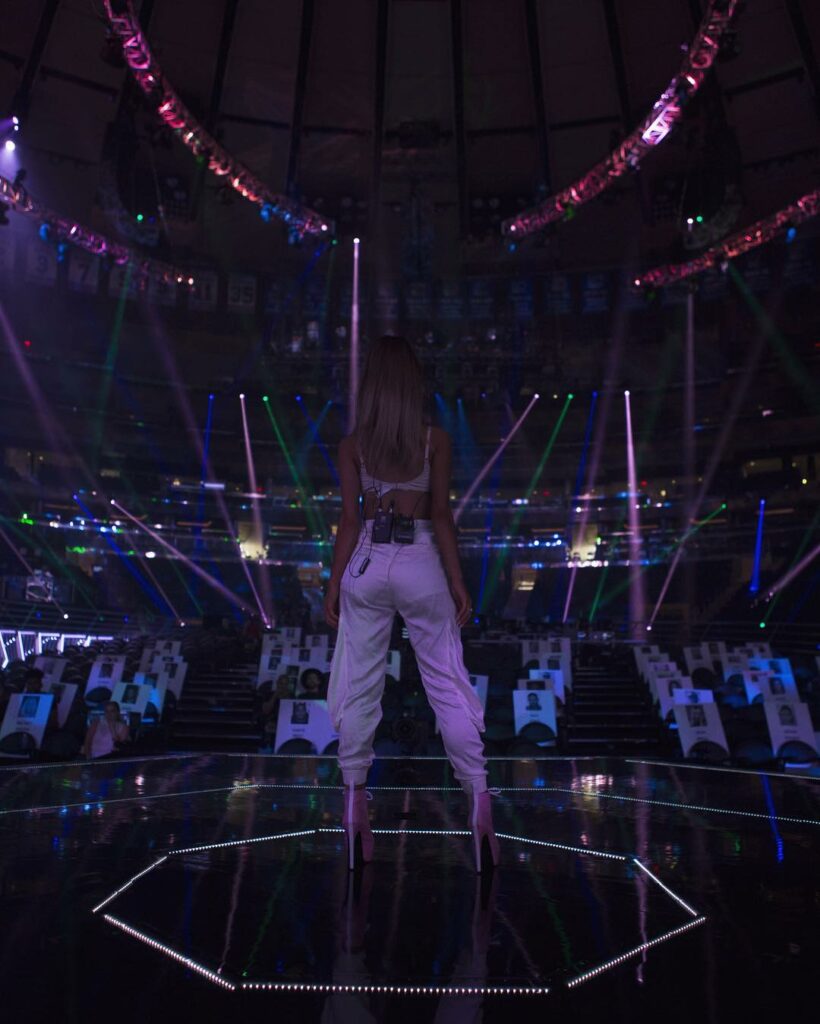 repost @mtv #sidetoside  tomorrow ♡...