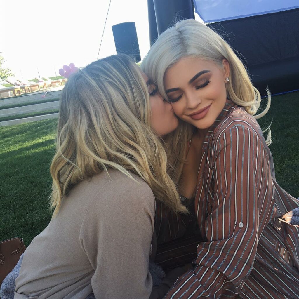 blondies @khloekardashian...