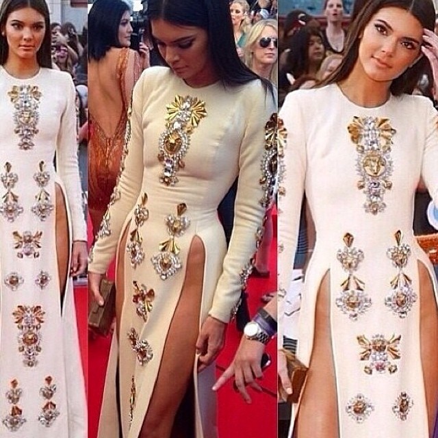 why do one slit when you can do TWO!? #MMVAs...