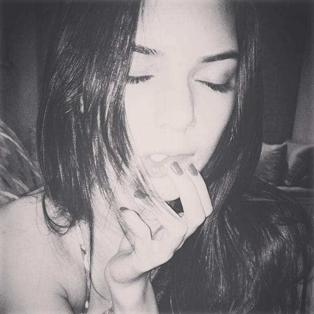 I can pretend that it don't matter
But I'll be sitting here lying to myself
Some...
