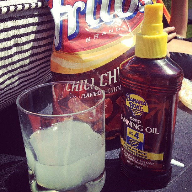 Snack TWIME #summerhurryup! #lemonade #fritos #tan...