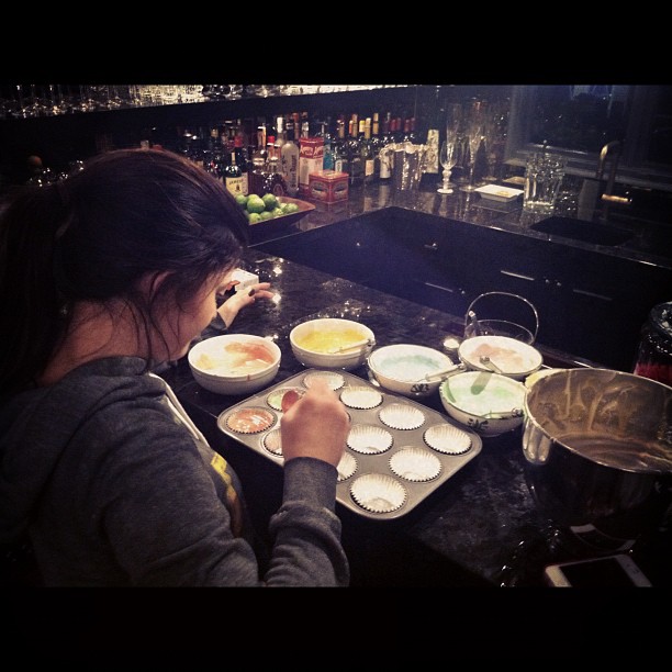 LOL @kylieejennerr sitting all alone, making rainbow cupcakes....