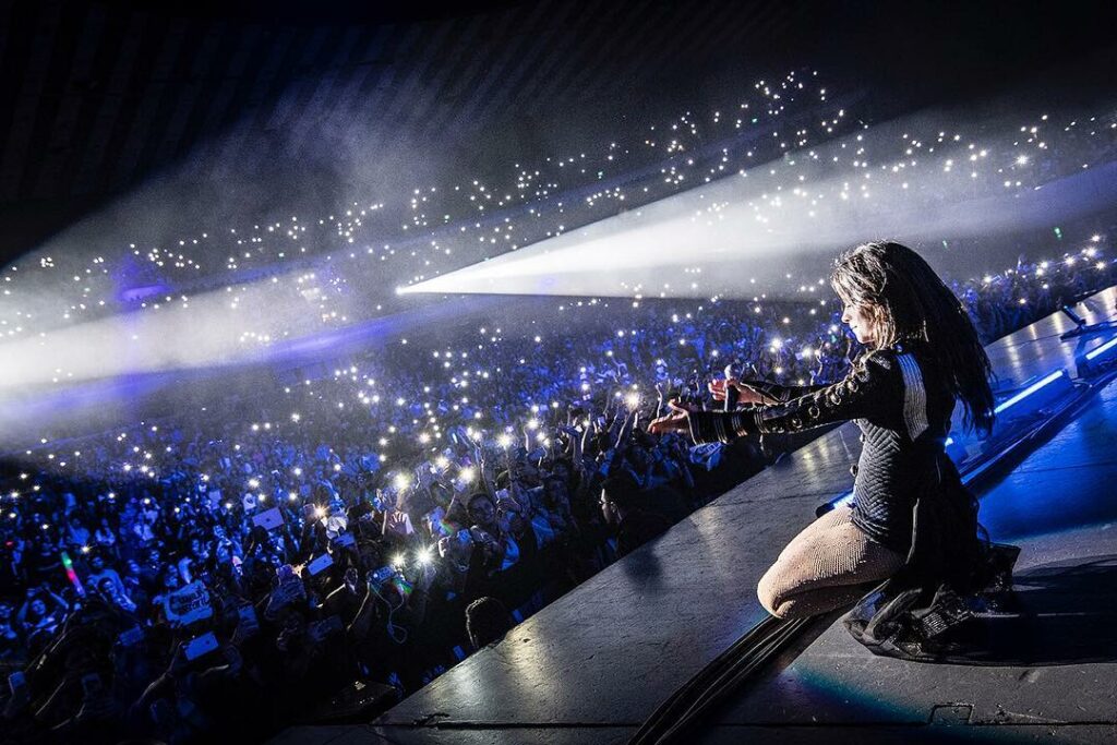MI MEXICO!!!!!! Hoy fue el show MAS emocional de mi carrera... Cantar en el mism...