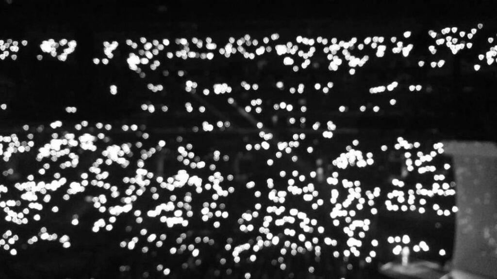 I'm in awe (and tears) over Adele. I LOVE HER!...