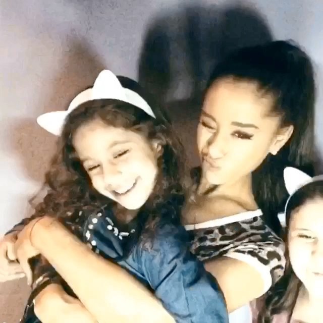 when i met hundreds of sweet souls on the honeymoon tour ♡ @dangerouswomantour (...