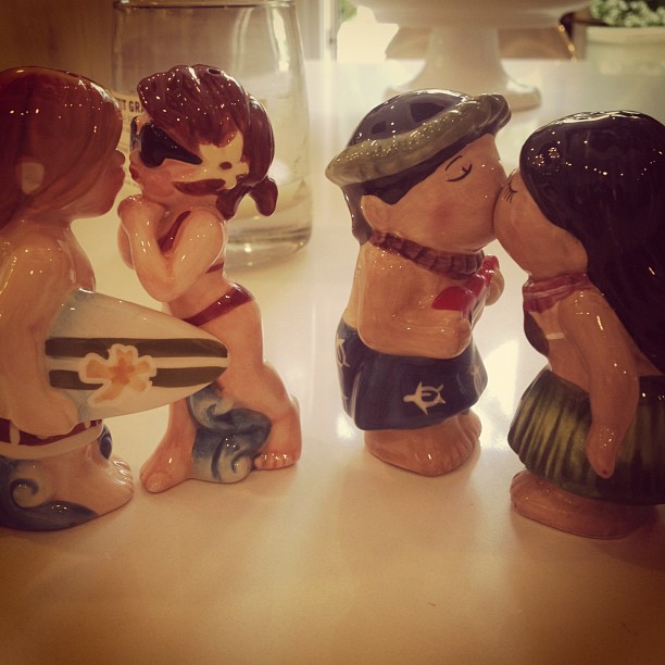 cutest salt and pepper shakers ever! ...