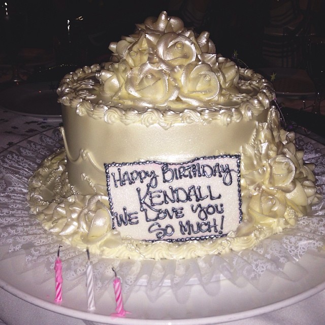 it's so prettyyy! I don't even want to eat it ...