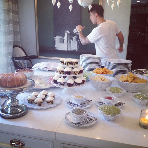 yum fooddd! #hiRob...