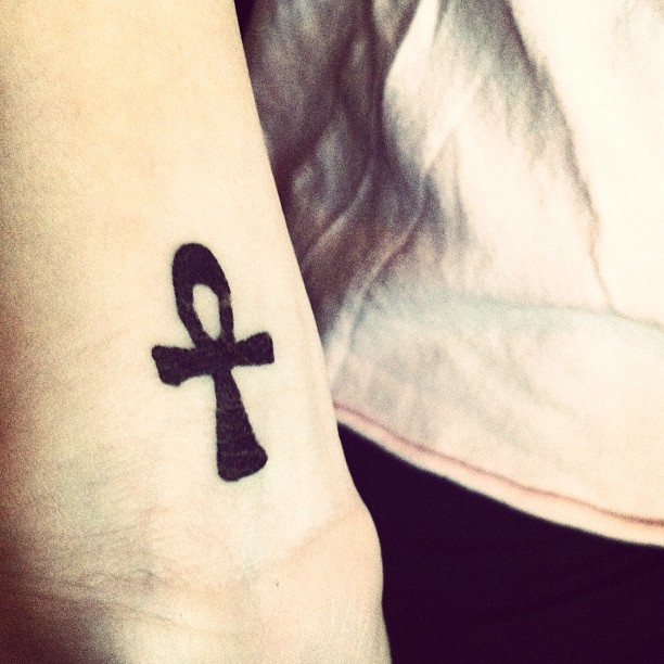 Ankh henna ...