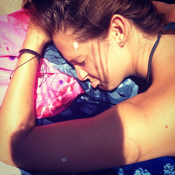 dying! bird pooped on her head  @hannahlogann...