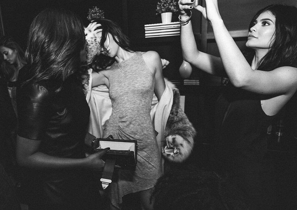 a moment last night. Kendall + Kylie...