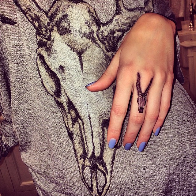 don't worry, it ain't real people. creds to: @badwoodx  #SharpieTat...