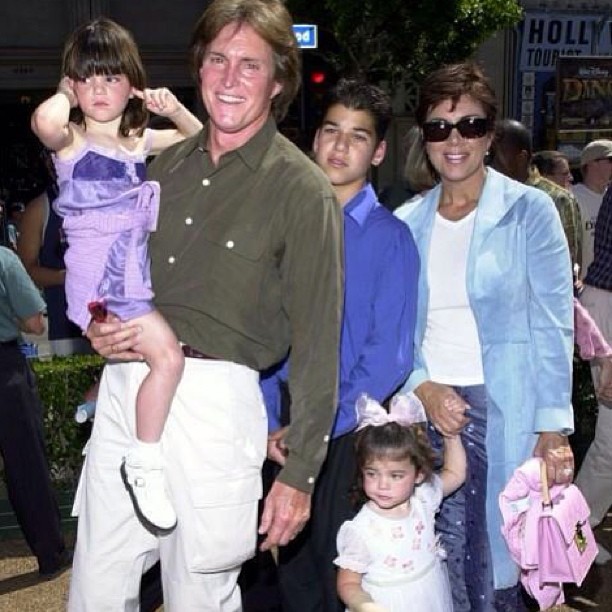 #tbt I've always hated the noisy paparazzi lol #OldSchoolRedCarpetPics  @robkard...