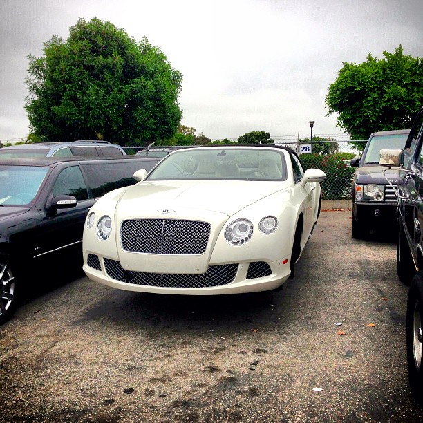 look guys, it's the new hovering Bentley!...
