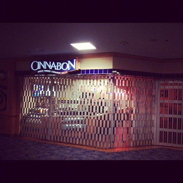 just my luck. the only time I crave Cinnabon, it's closed ...