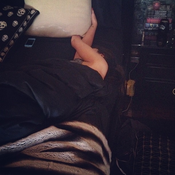 don't fall off the bed now ky... #awknaps...