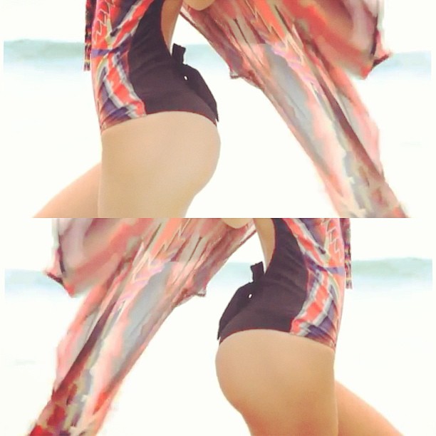 check out my lil tush and more in the behind the scenes vid for @aguabenditasw ...