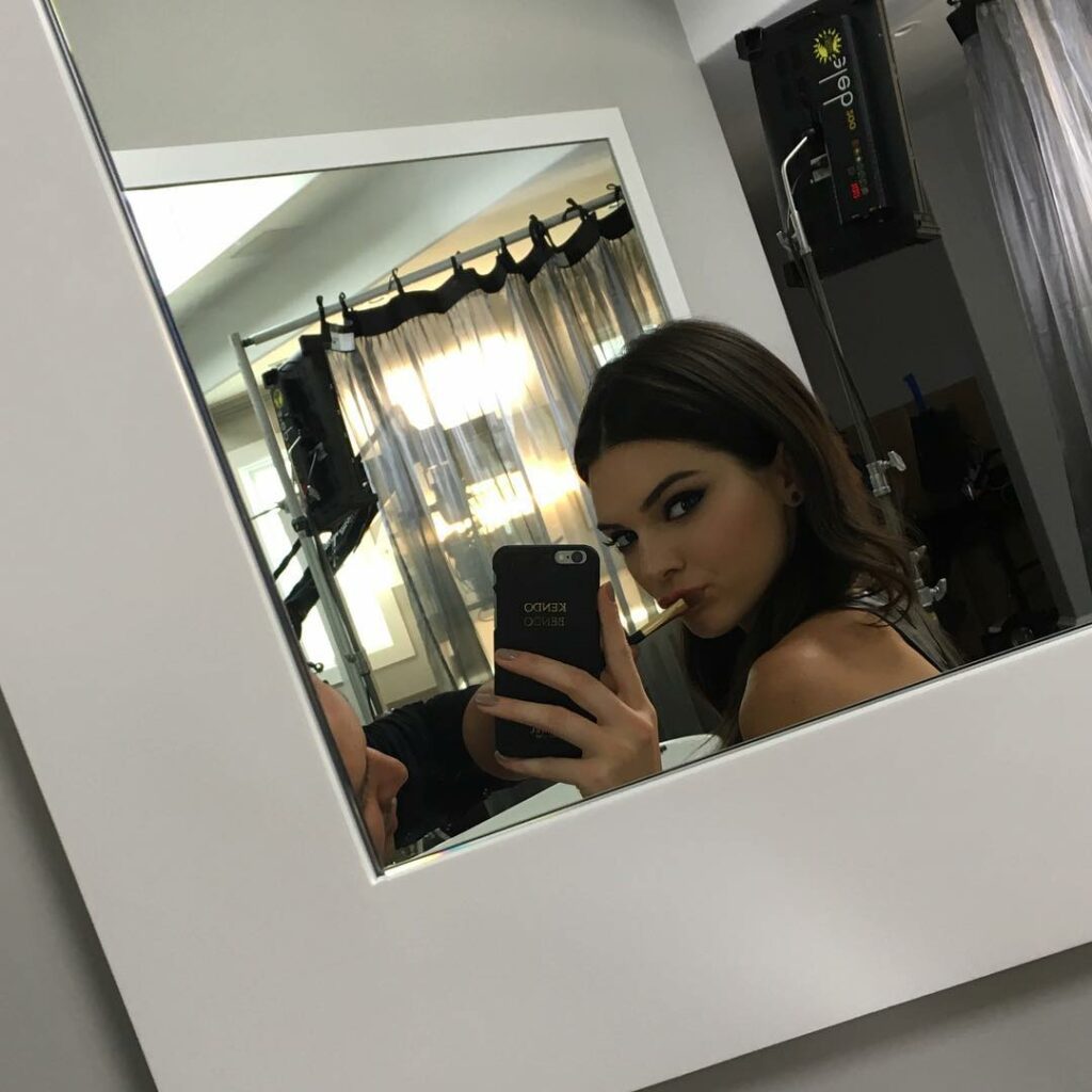 Victor all up in my selfie. set w/@esteelauder #EsteeModel...