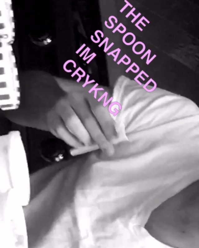 WE SOUND LIKE A STUDIO AUDIENCE....???? Aaron's ice cream review up on snapchat ...