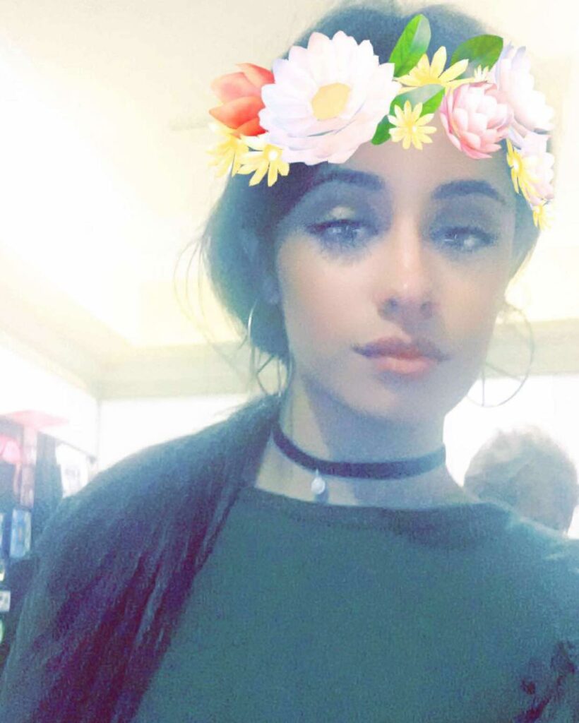 I made this flower crown with my bare hands...
haters will say it's a snapchat f...
