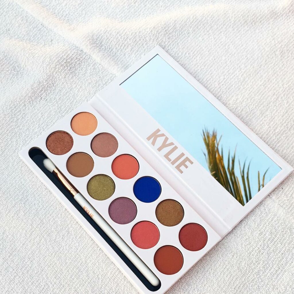 The Royal Peach Palette is my newest baby  launching Jan.12th @ 3pm pst on Kylie...