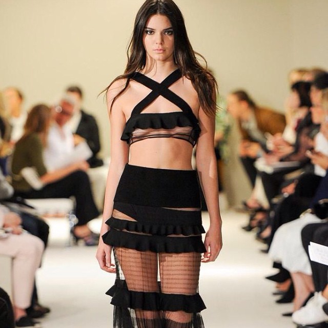 Sissy that walk @kendalljenner #SoniaRykiel...