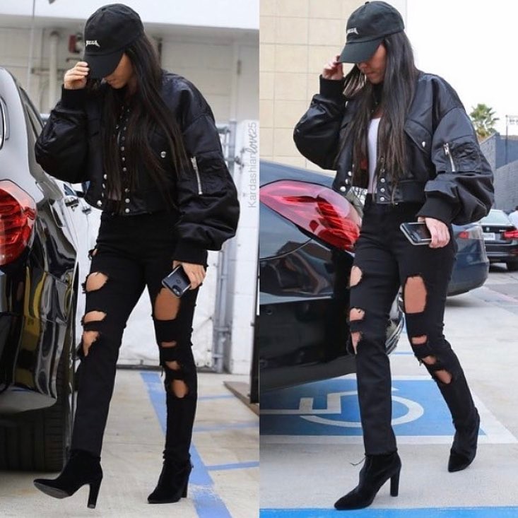 Oh hey girl! Hey!! @kourtneykardash rocking her @goodamerican good legs raw edge...