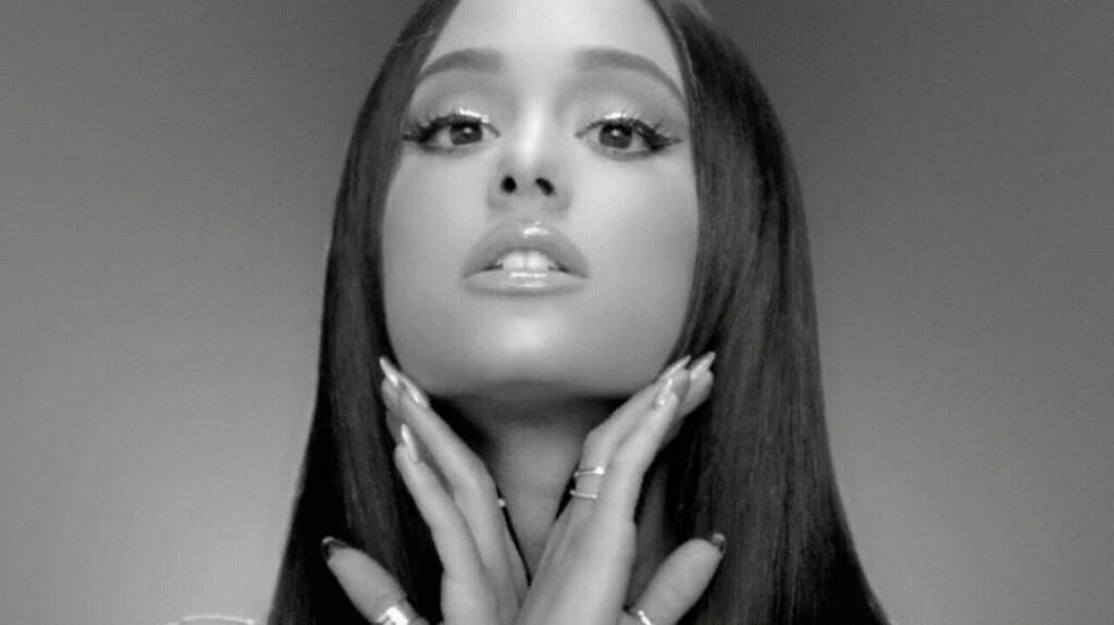 ♡  @dangerouswomantour  be alright visuals  shot by @hannahluxdavis...