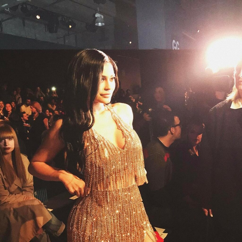 Thanks @itsjeremyscott for the beautiful dress and your beautiful show ...