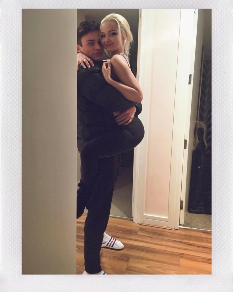 6'0" || 5'2" 
pc @bethanwrightuk...