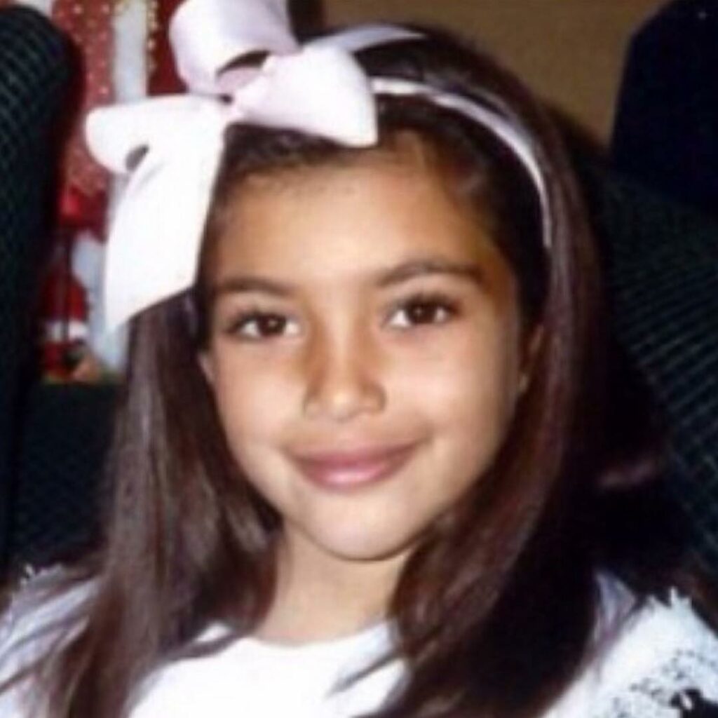 7 years old and obsessed with bows ...