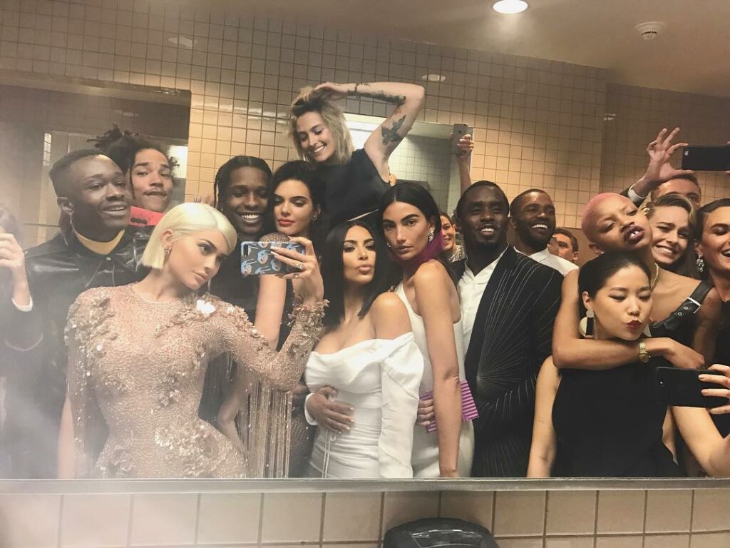And what would the Met be without that squad pic?! #BathroomSelfieGoals...