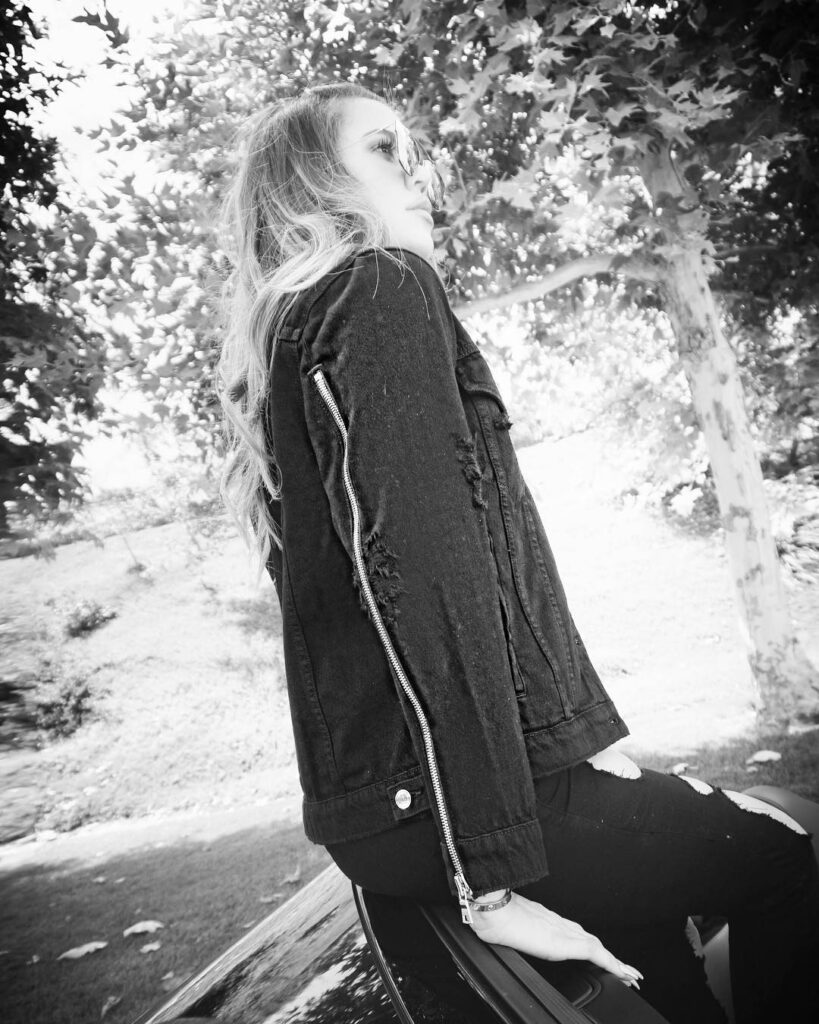 ❥ NEW DROP ❥ exposed zip denim jacket @goodamerican LIVE NOW #GoodAmerican...
