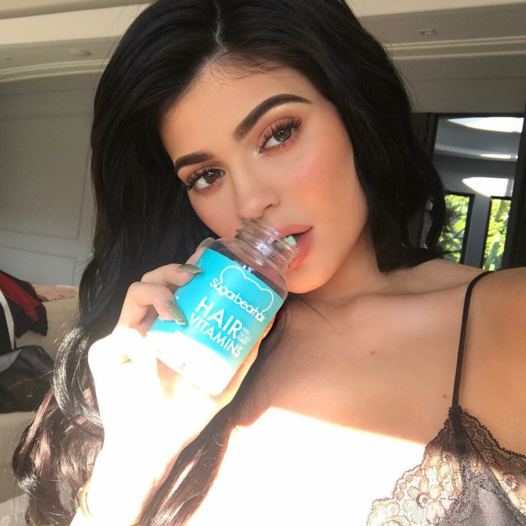 #ad I can always count on my @sugarbearhair vitamins to help keep my natural hai...