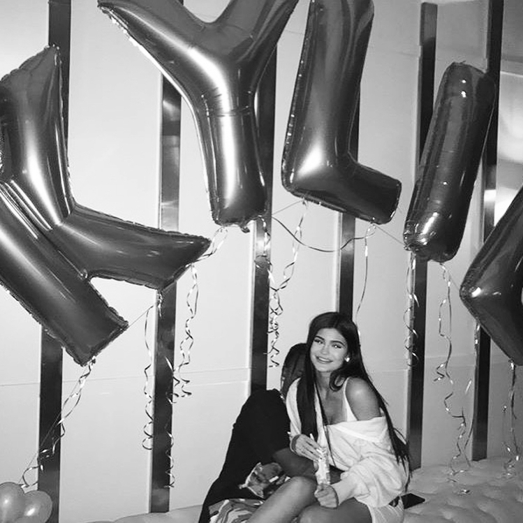 Happy birthday my baby @kyliejenner!! You are my sister, best friend, business a...