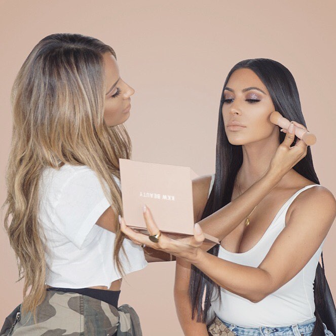 So excited for you guys to see my tutorial with @desiperkins that goes up on her...