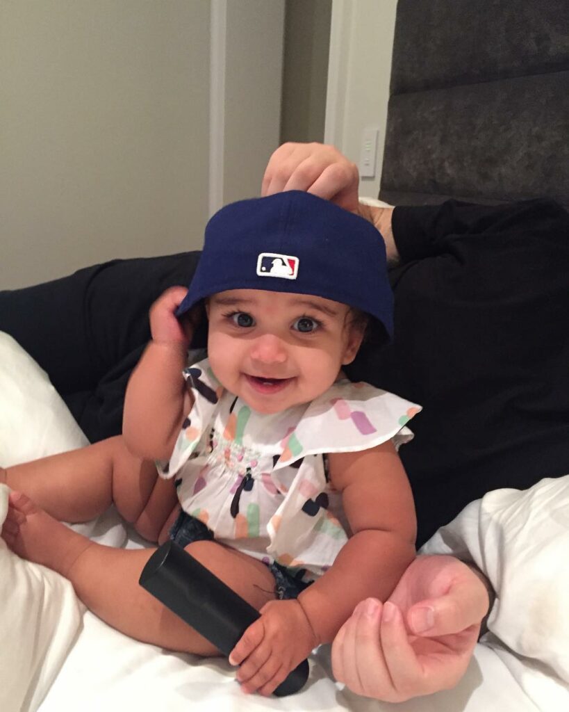 I mean..... is this not the cutest picture you've ever seen? Daddy/Daughter time...