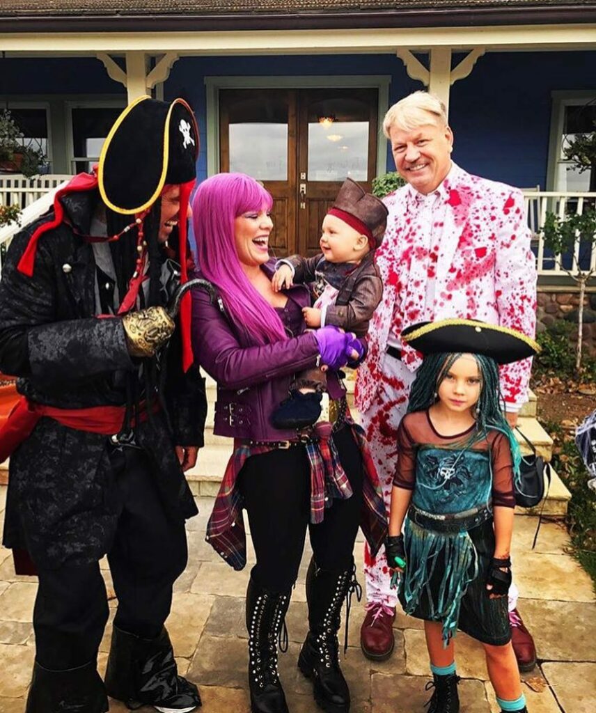 so one of my favorite singers @pink dressed up as me for halloween. that's prett...