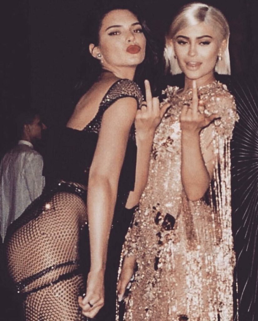 Happy Birthday @kendalljenner My sweet sister I love you so much!!!...