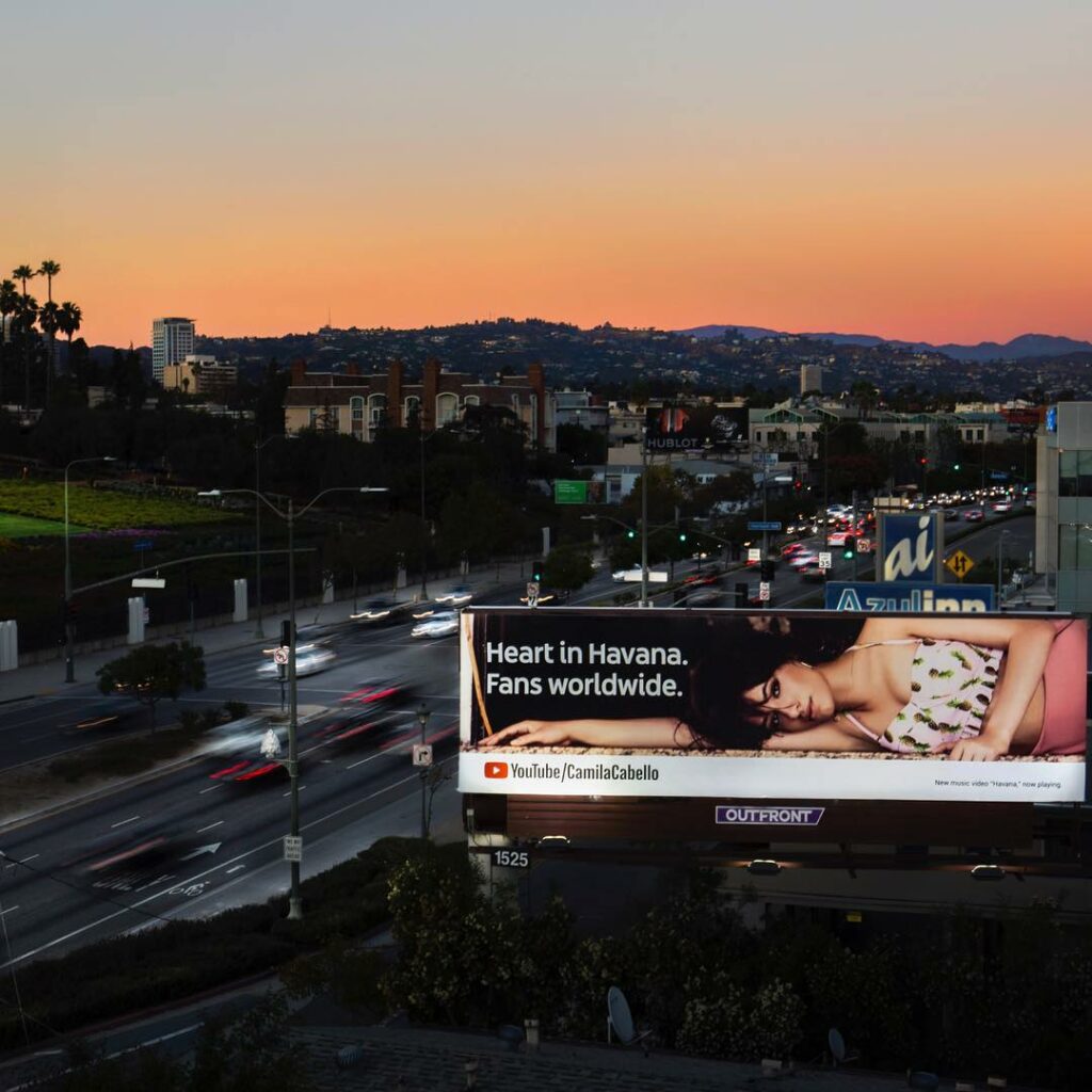 ahhhhhhhhhh thank u for this billboard @youtube ....... and thank u @sky  for th...