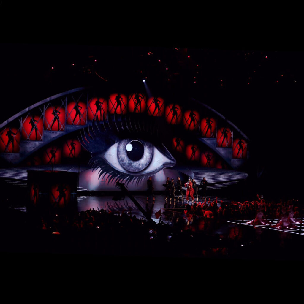 AHHHH, ONE OF THE BEST NIGHTS OF MY LIFE!!!!!!!! thank you so much #MTVEMA  and ...
