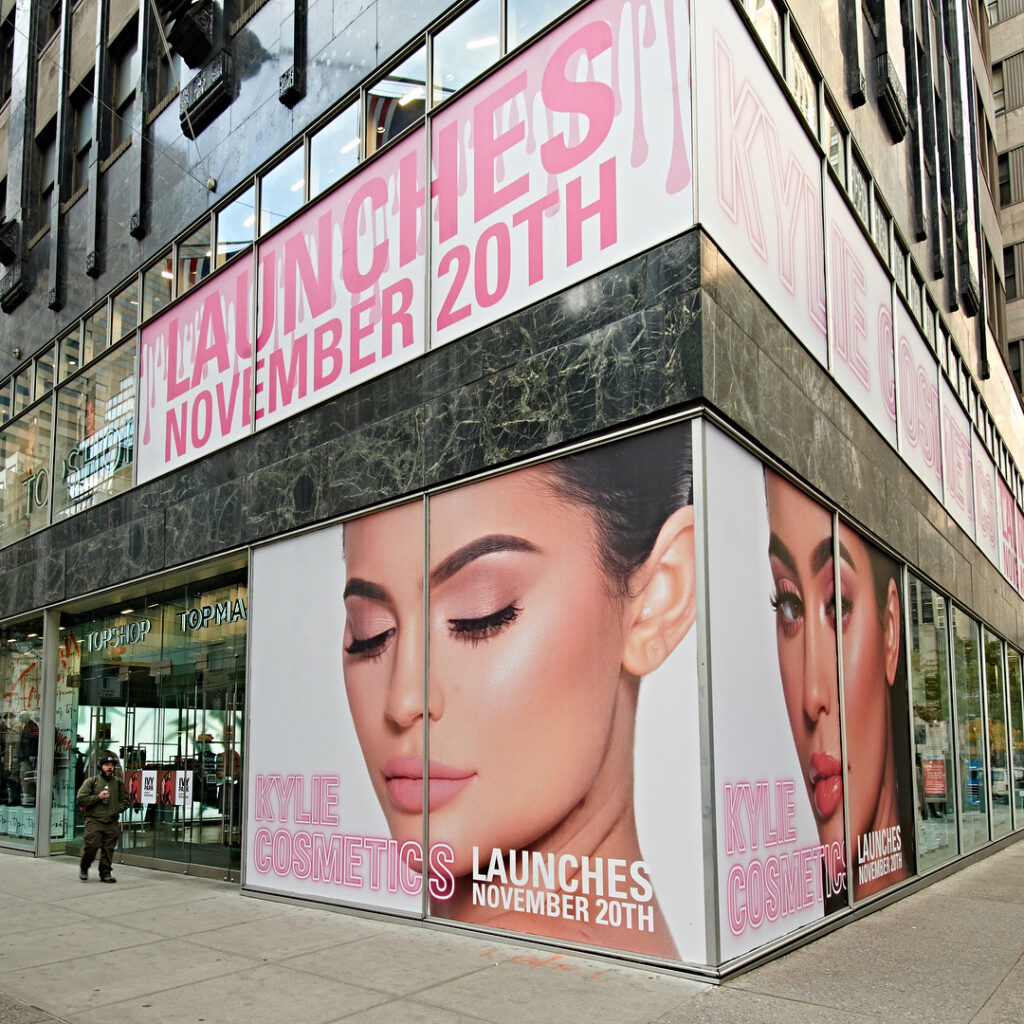 NEW YORK TAKEOVER! @kyliecosmetics @topshop! Come see the pop up Nov.20th-Dec.20...