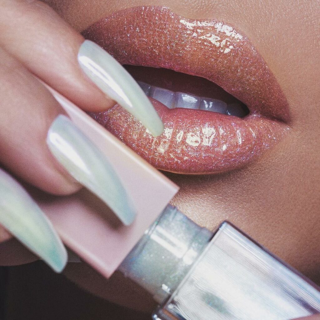 Today is launch day! So excited for my new Ultralight Beams highlighters & gloss...
